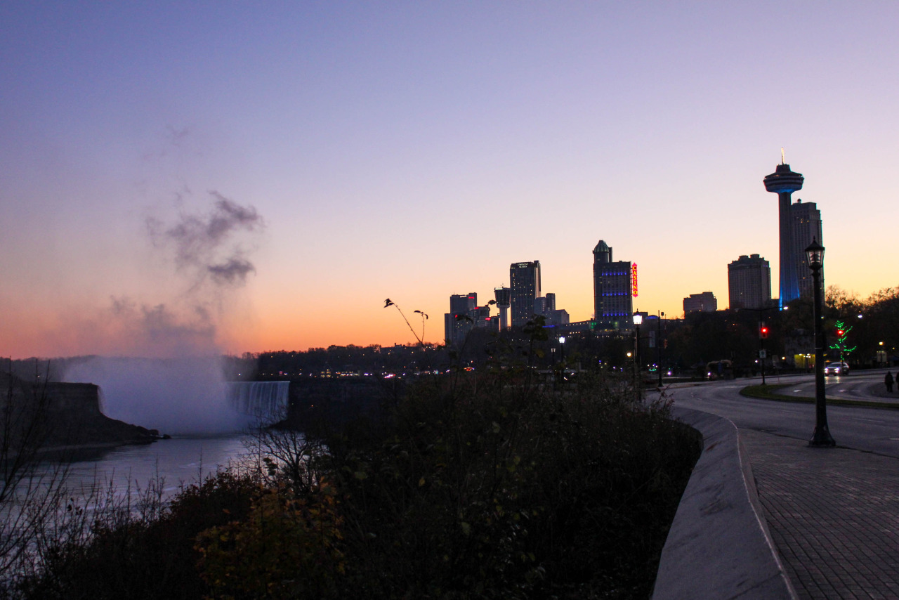 Niagara Falls by night, ON, Canada