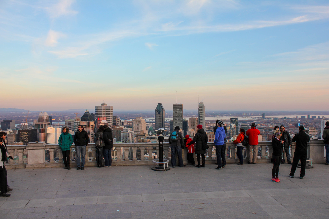 Ascension et coucher de soleil vu du Mont-Royal – Montréal, QC, Canada