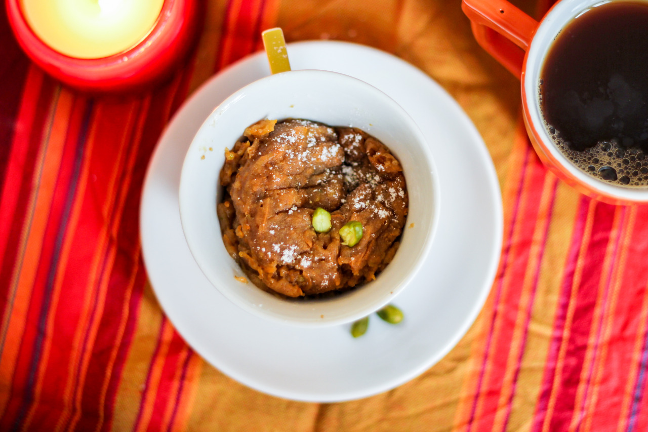 Tea time: Carrot and pistachio cake in a mug